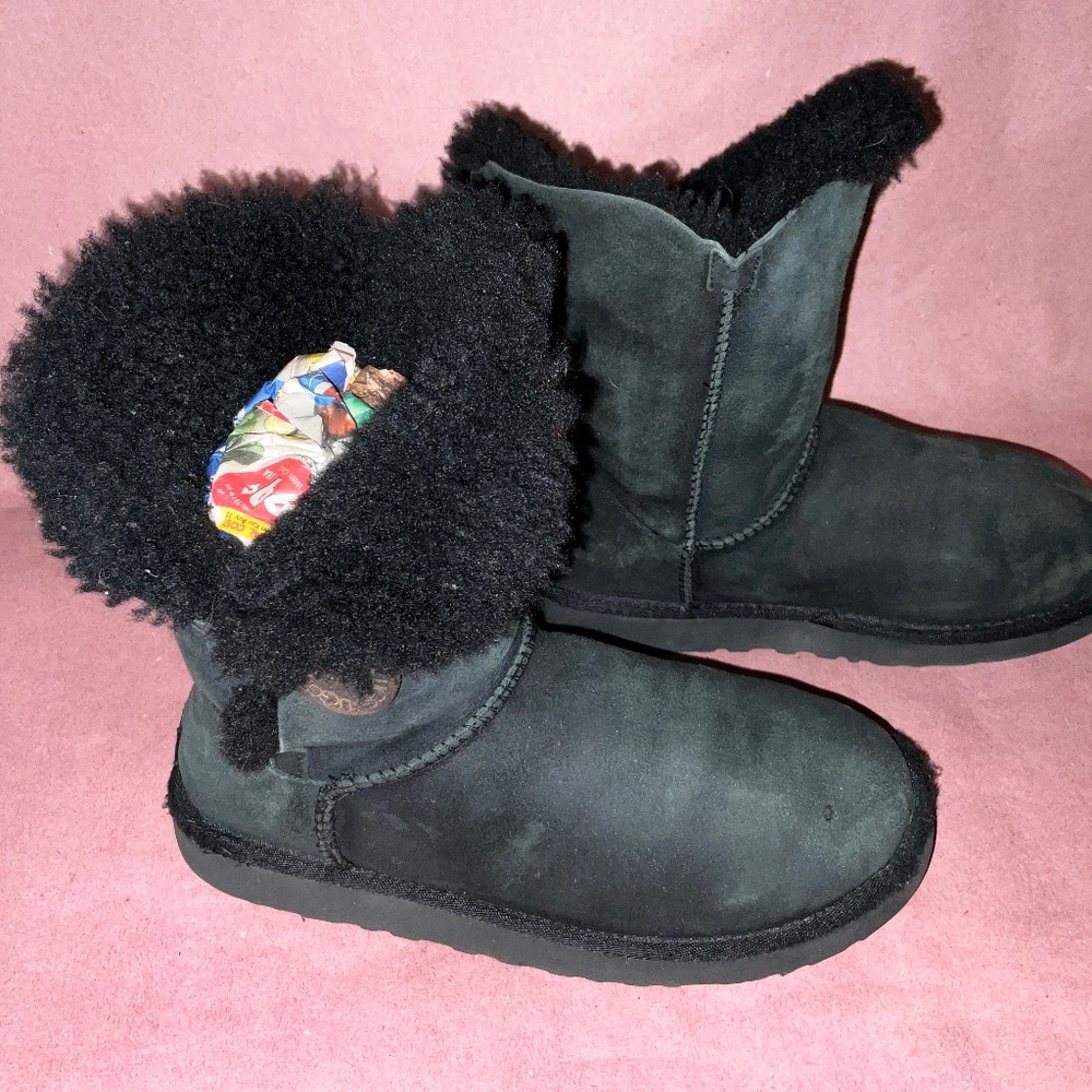 Women Australia UGG Boiley Bow II Size 7M Black Sheepskin